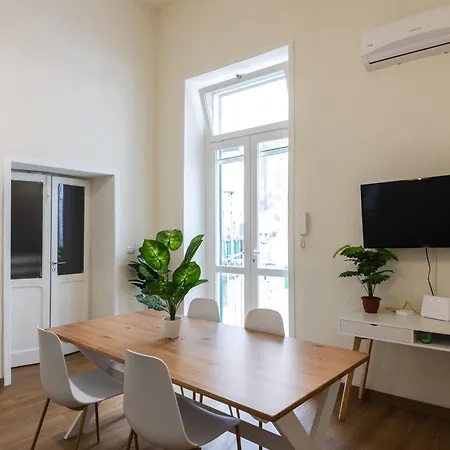 Cozy Historical Flat Neapol